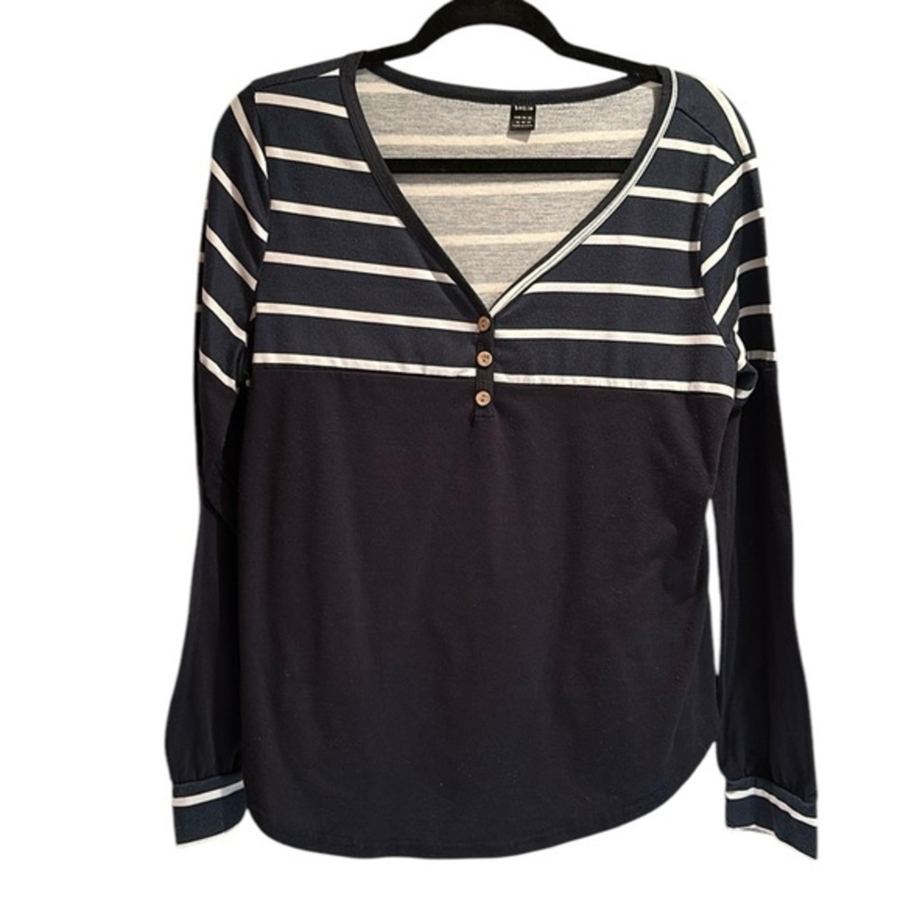 Shein women’s navy and white striped long sleeved shorts Size XL